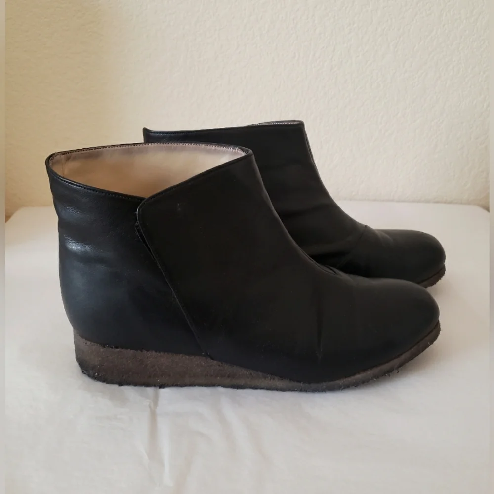Sydney Brown black leather boots 8